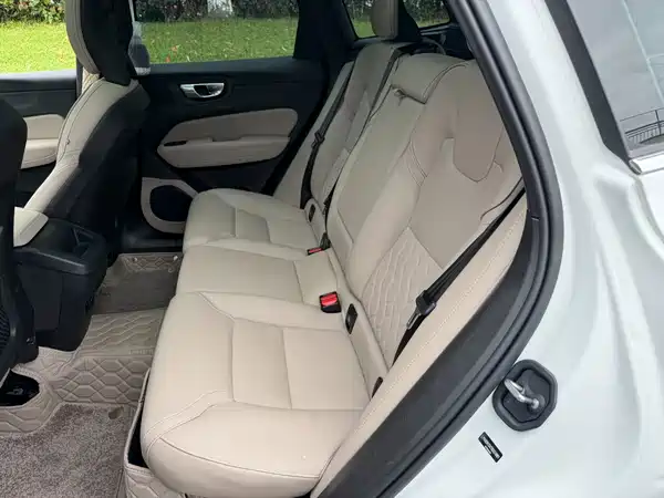 Volvo XC60 2026, фото 12