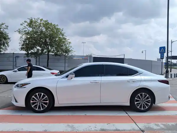 Lexus ES 2023, фото 3