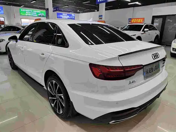Audi A4L 2023, фото 6