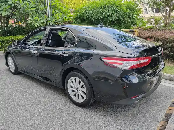 Toyota Camry 2021, фото 3