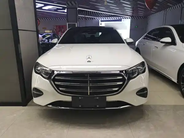 Mercedes-Benz E-Class 2024, фото 2