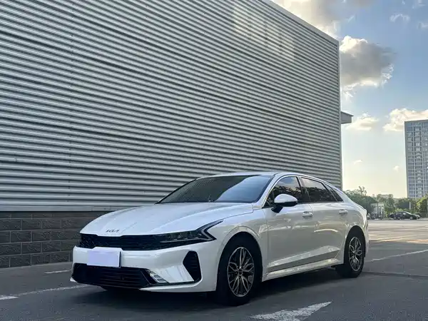 Kia K5 2025