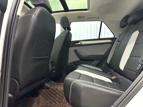 Volkswagen T-ROC 2023, фото 8