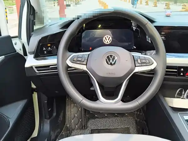 Volkswagen Golf 2023, фото 2