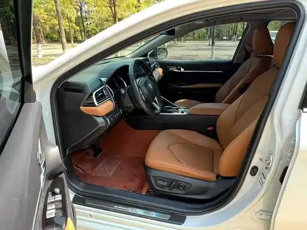 Toyota Camry 2022, фото 7