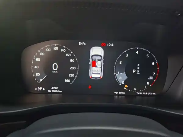 Volvo XC40 2022, фото 11