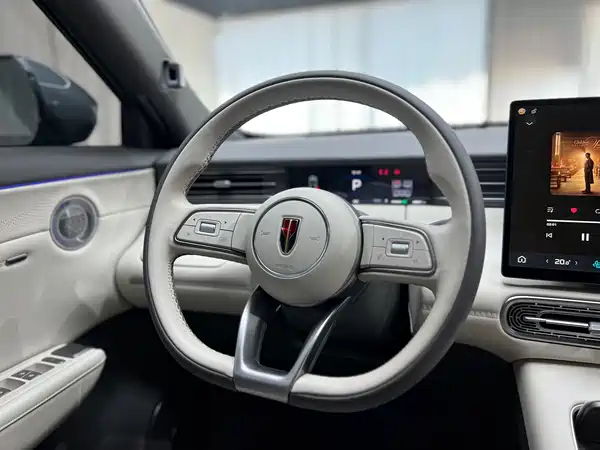 Hongqi HS6 PHEV 2026, фото 12
