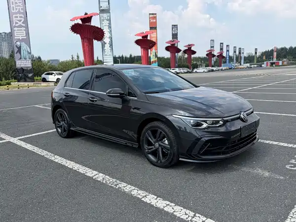 Volkswagen Golf 2023, фото 3