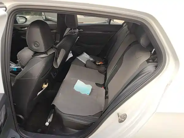 Volkswagen Golf 2023, фото 16