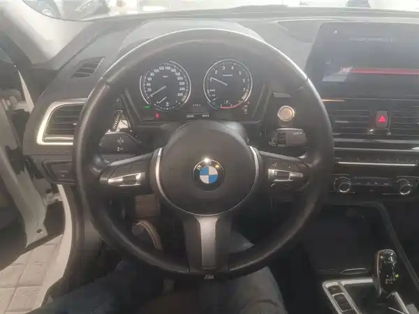 BMW 1 Series 2021, фото 10