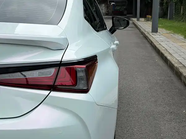 Lexus ES 2023, фото 11