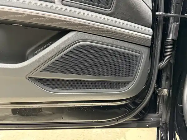 Audi A8 2023, фото 13