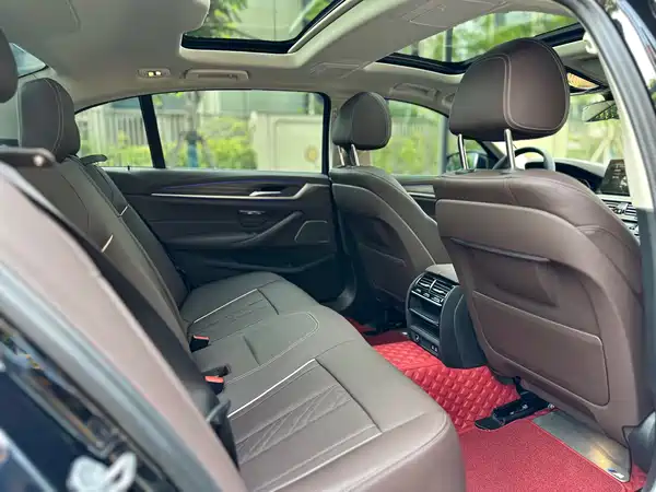 BMW 5 Series 2022, фото 11
