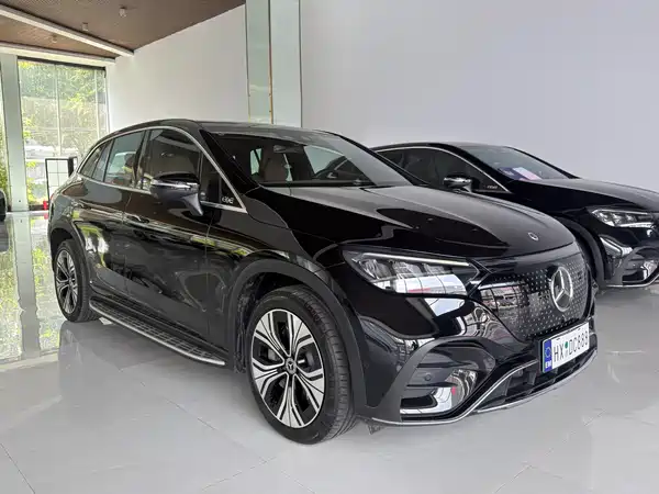 Mercedes-Benz EQE SUV 2024, фото 3