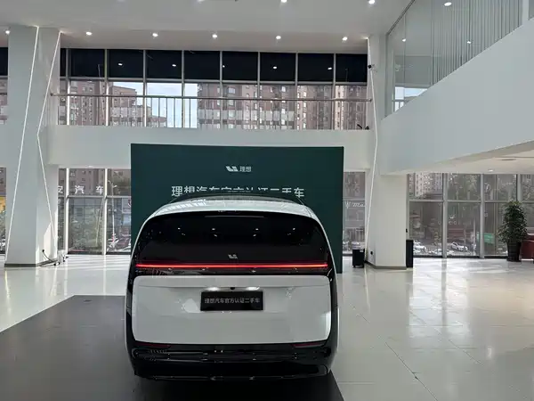 Li Auto MEGA 2024, фото 2