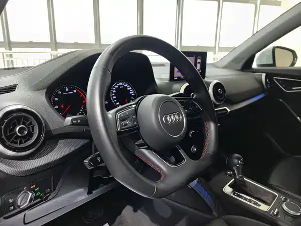Audi Q2L 2022, фото 7