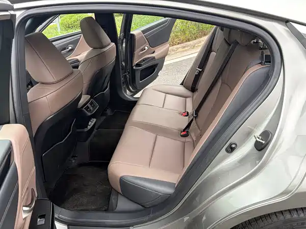 Lexus ES 2023, фото 8