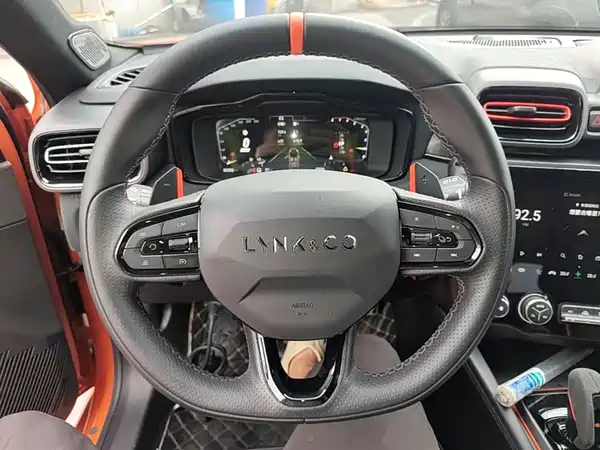 Lynk & Co 02 Hatchback 2021, фото 11