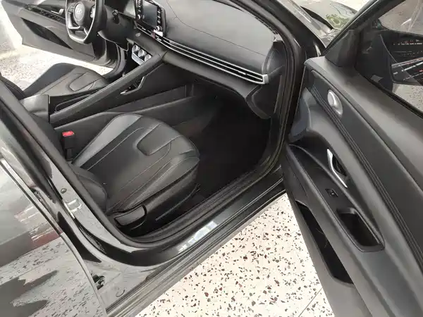 Hyundai Elantra 2023, фото 9