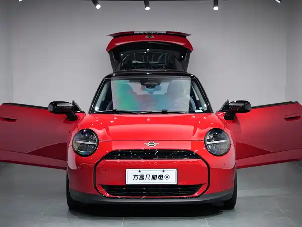 MINI Cooper SE 2024, фото 3