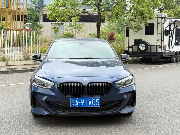 BMW 1 Series 2023, фото 2