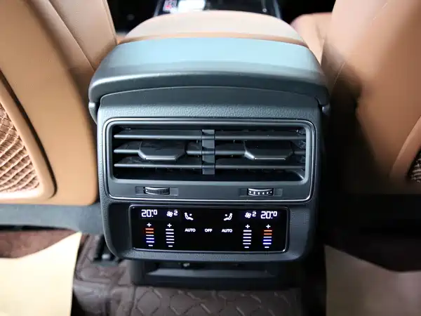 Audi Q7 2022, фото 11