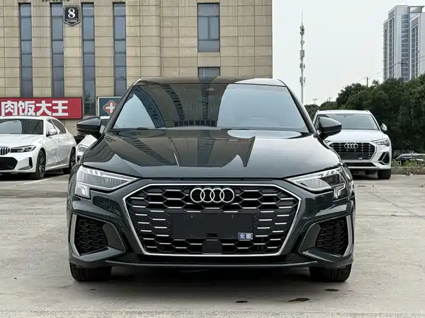 Audi A3 2022, фото 2