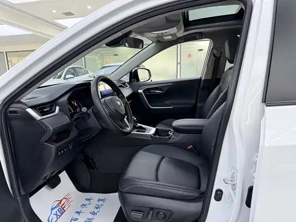 Toyota RAV4 2022, фото 4