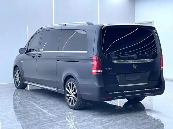 Mercedes-Benz V-Class 2022, фото 18