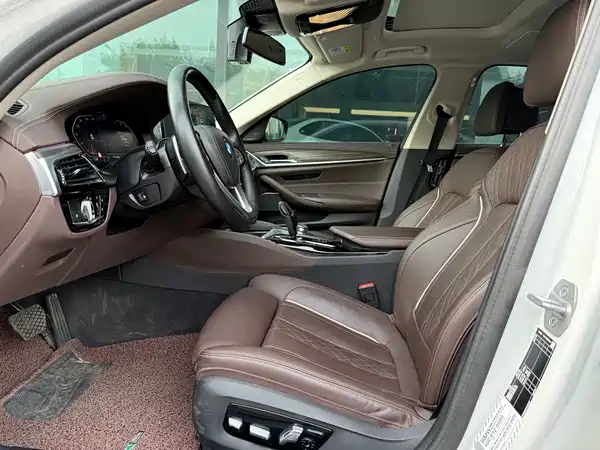 BMW 5 Series 2022, фото 3
