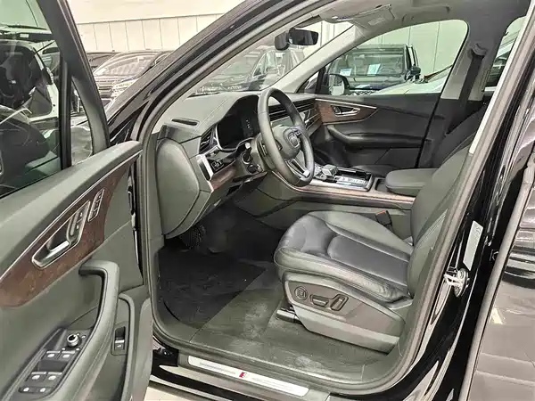 Audi Q7 2023, фото 11