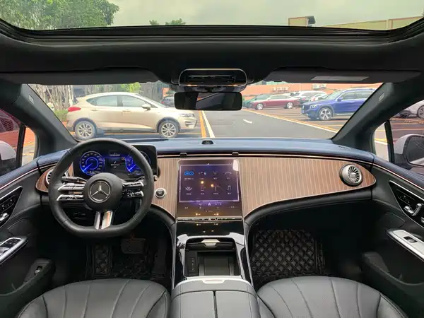 Mercedes-Benz EQE 2022, фото 33