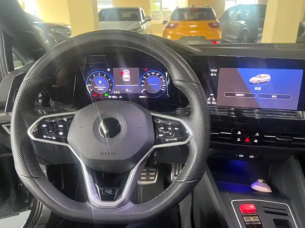 Volkswagen Golf 2023, фото 15