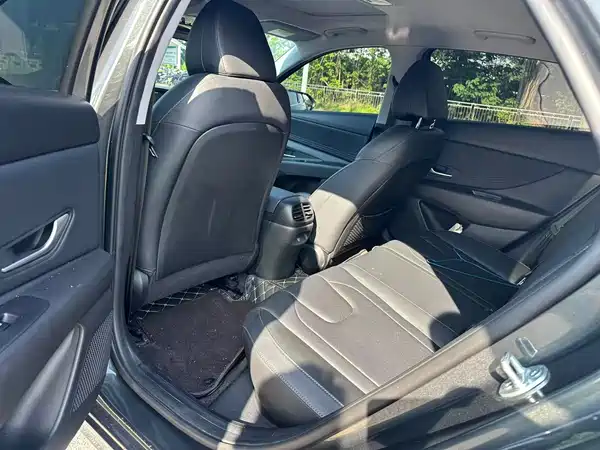 Hyundai Elantra 2023, фото 2