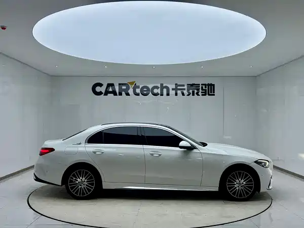 Mercedes-Benz C-Class 2025, фото 6
