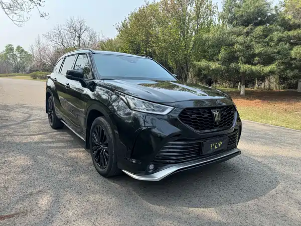 Toyota Crown Kluger 2024
