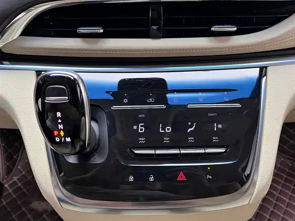 Buick GL8 2023, фото 9