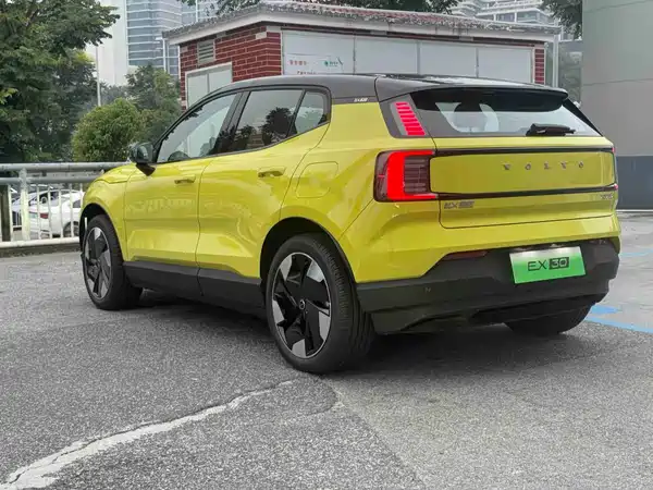Volvo EX30 2025, фото 11