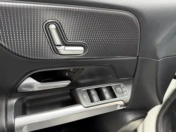 Mercedes-Benz GLB 2021, фото 4