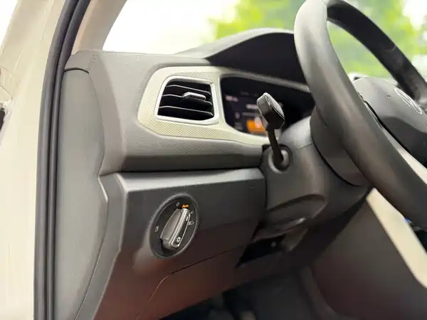 Volkswagen T-ROC 2023, фото 9
