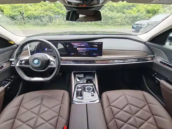 BMW i7 2023, фото 22