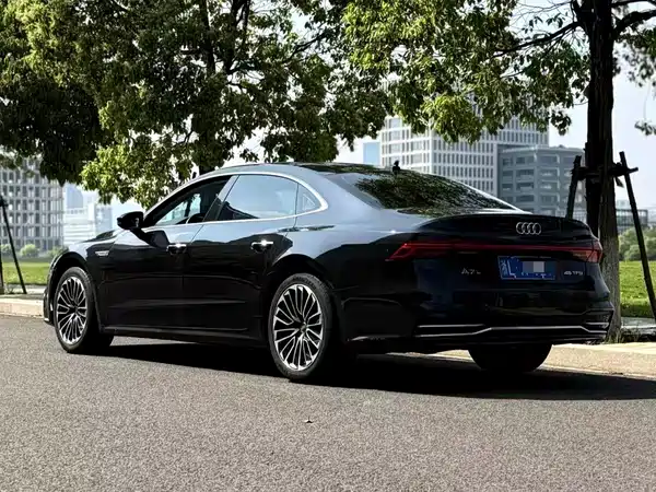 Audi A7L 2024, фото 2