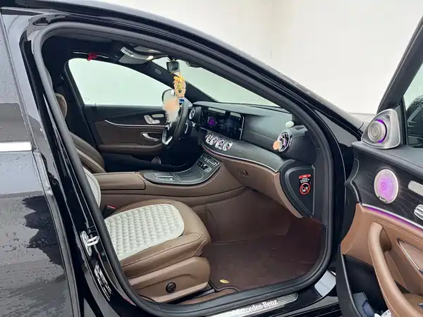 Mercedes-Benz E-Class 2023, фото 9