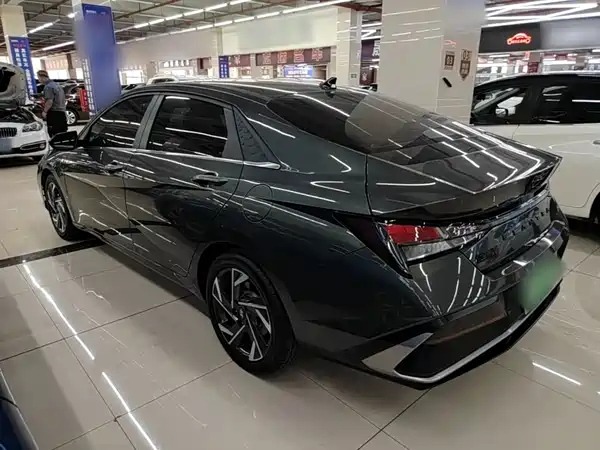 Hyundai Elantra 2023, фото 4