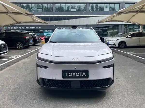 Toyota bZ3X 2025, фото 2