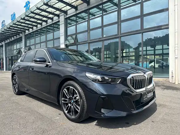 BMW 5 Series 2026, фото 3