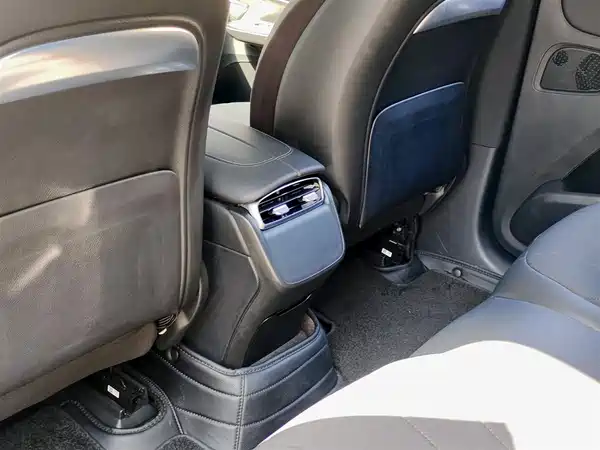Mercedes-Benz EQE SUV 2023, фото 9