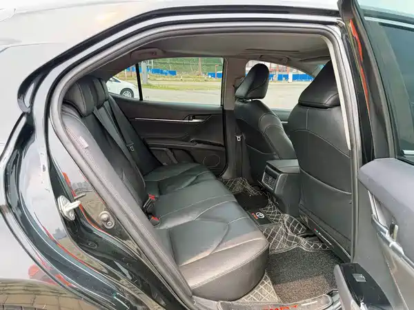 Toyota Camry 2023, фото 13