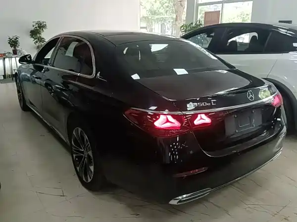 Mercedes-Benz E-Class PHEV 2024, фото 5