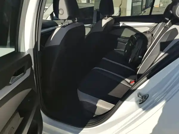 Volkswagen Golf 2023, фото 16